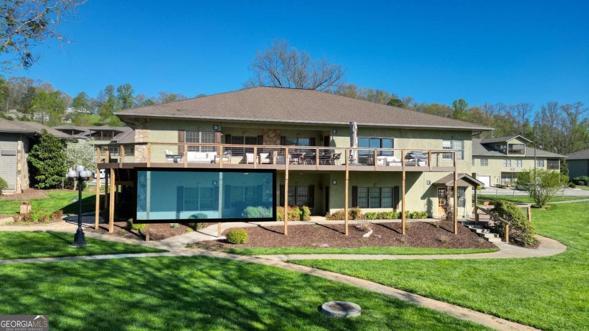 1688 Lakeview Dr — photo 2