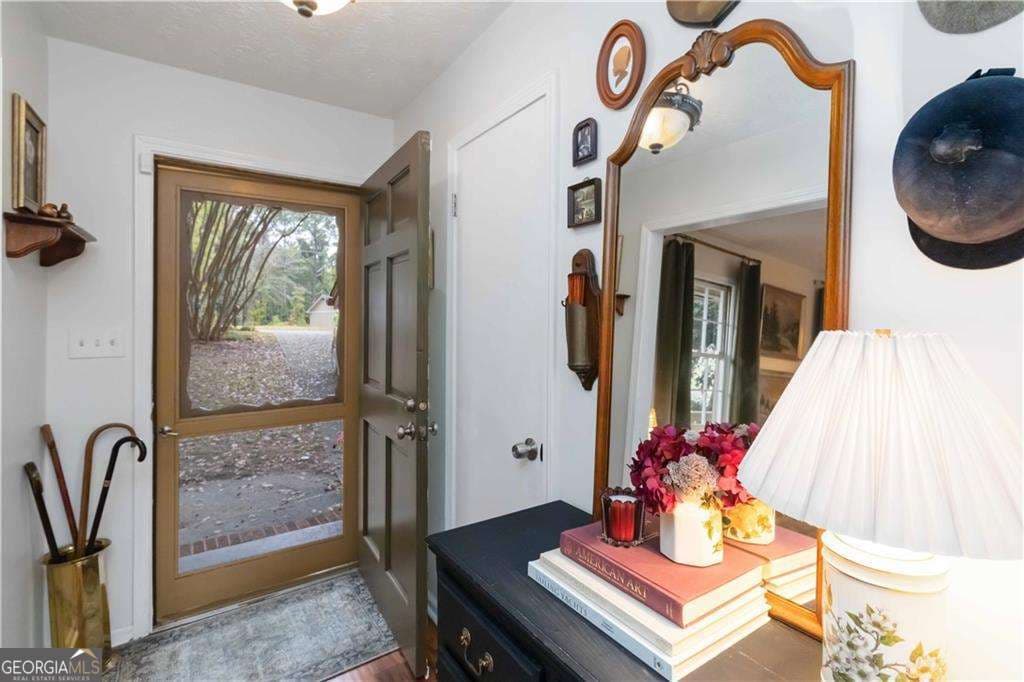 2837 Rosemont Dr — photo 2