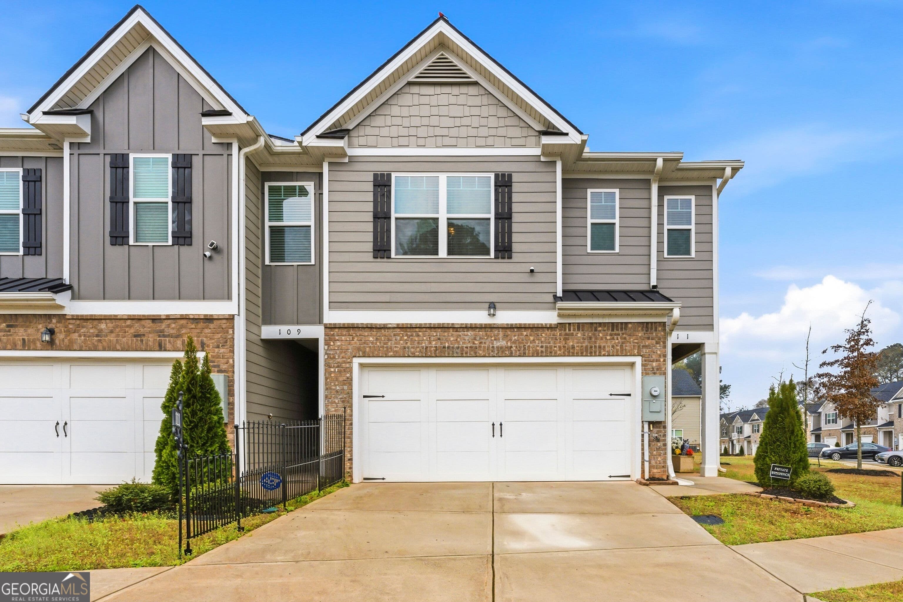 111 Hampton Circle — photo 1