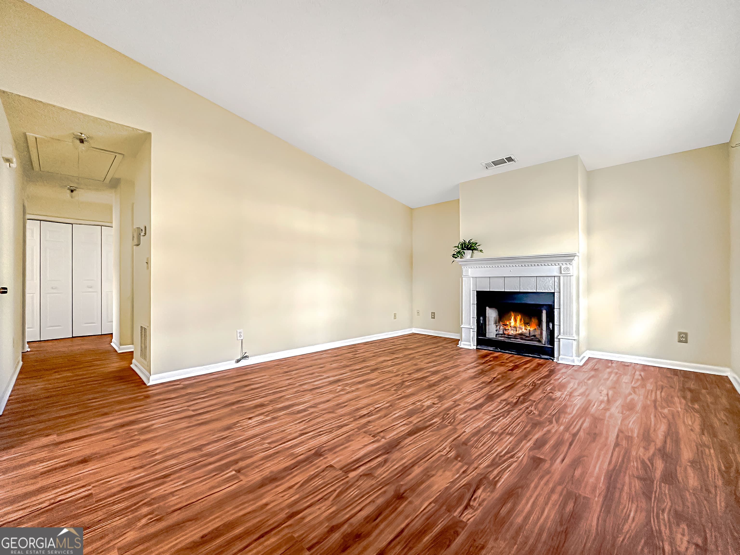 502 Iris Glen — photo 2