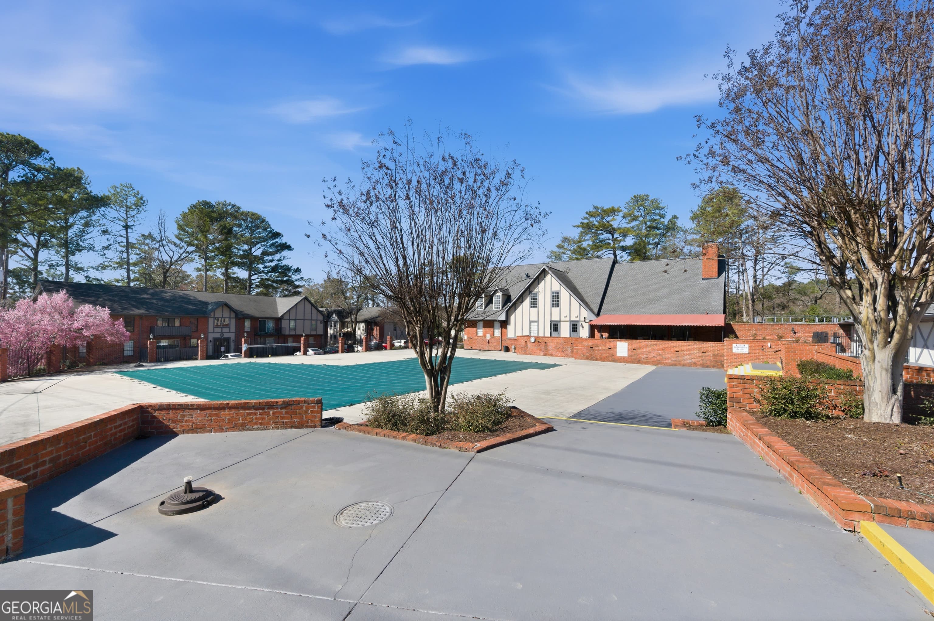 6851 Roswell Rd F15 — photo 29