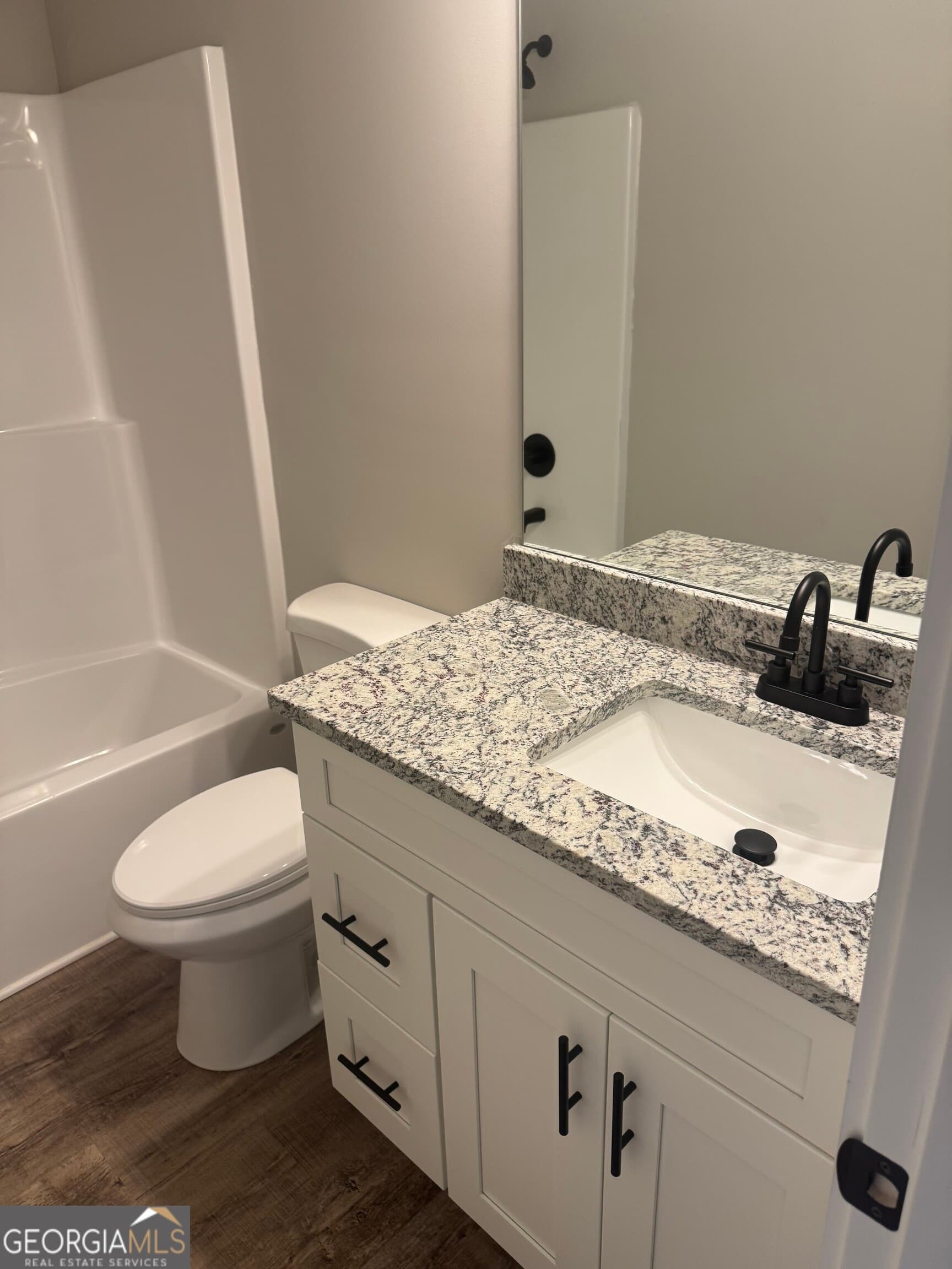 656 Highland Ave — photo 8