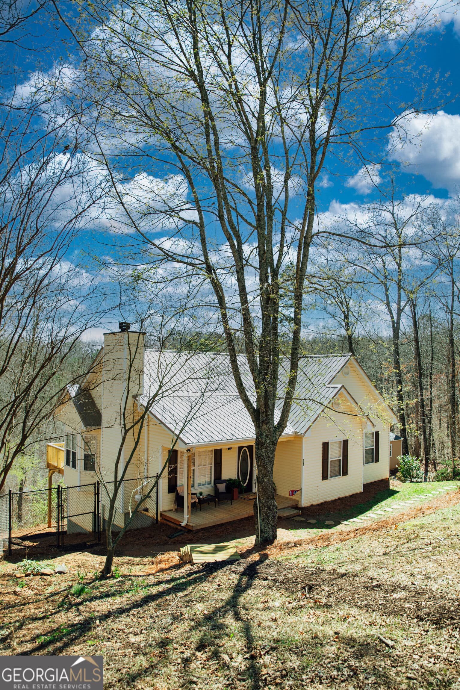 226 Collins Rd — photo 2