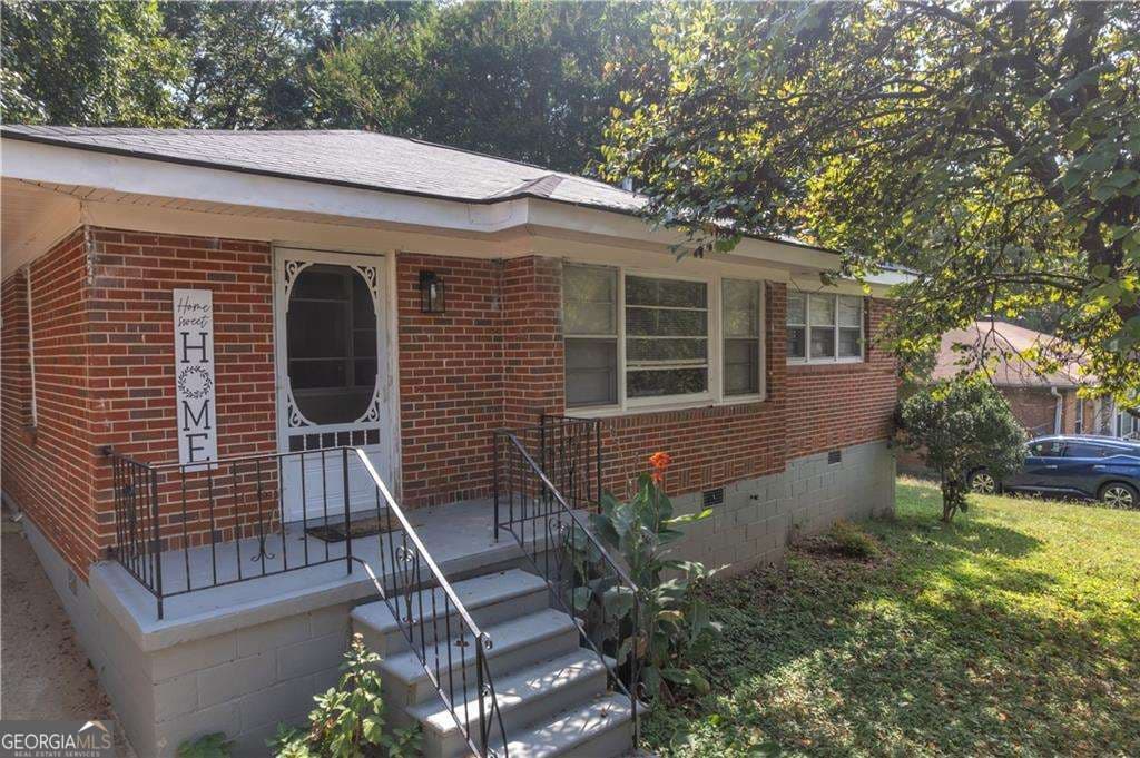 5570 Ash St — photo 1