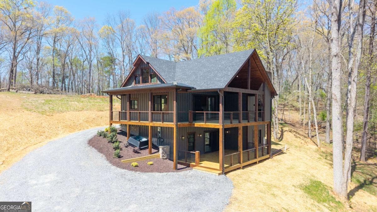 1038 Bluebird Rd — photo 2