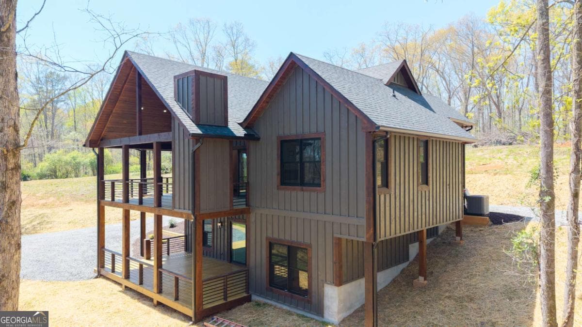 1038 Bluebird Rd — photo 1