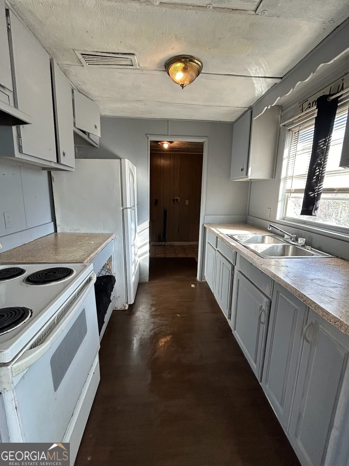 75 Greenway Ct — photo 2