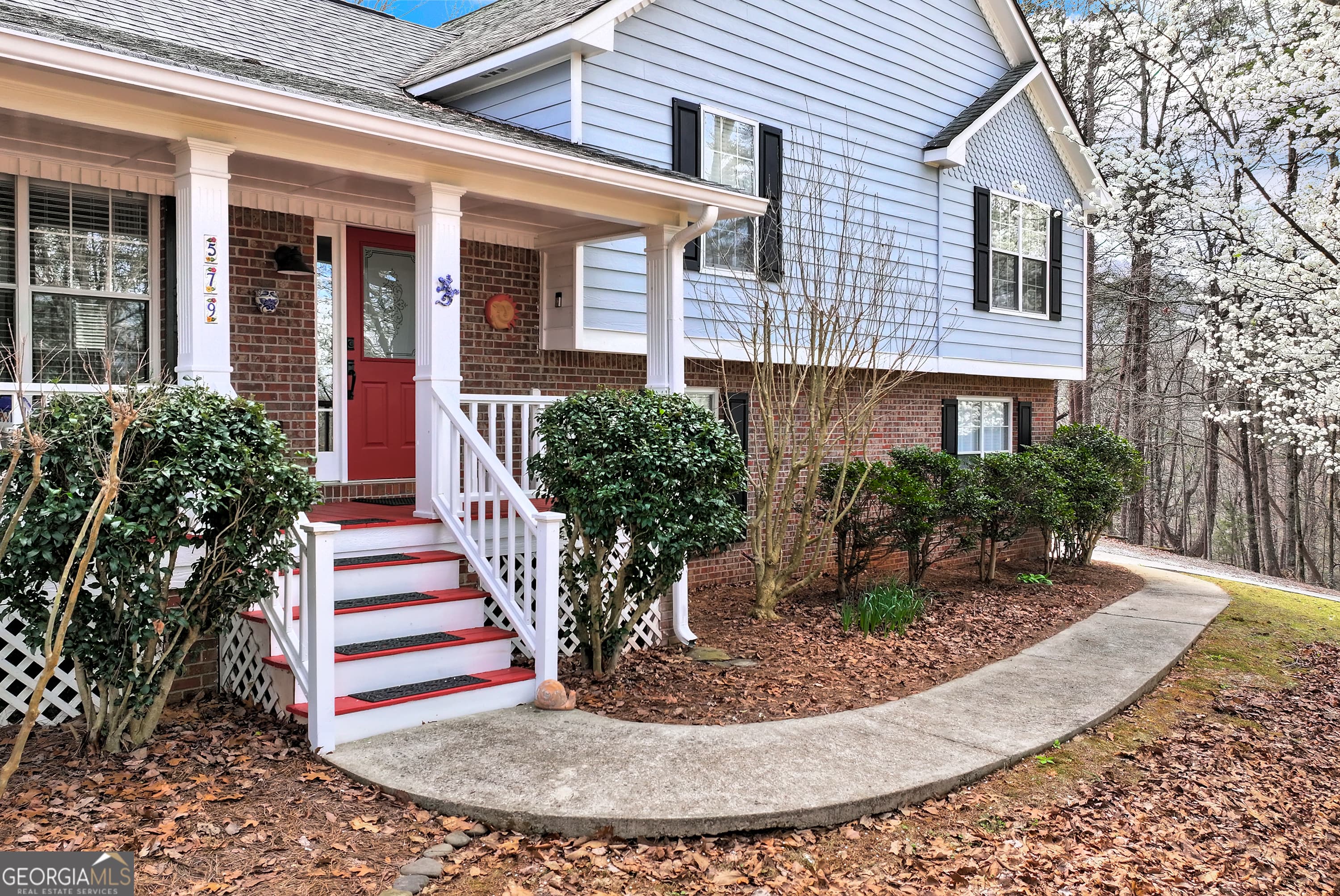 579 Willows Dr — photo 2