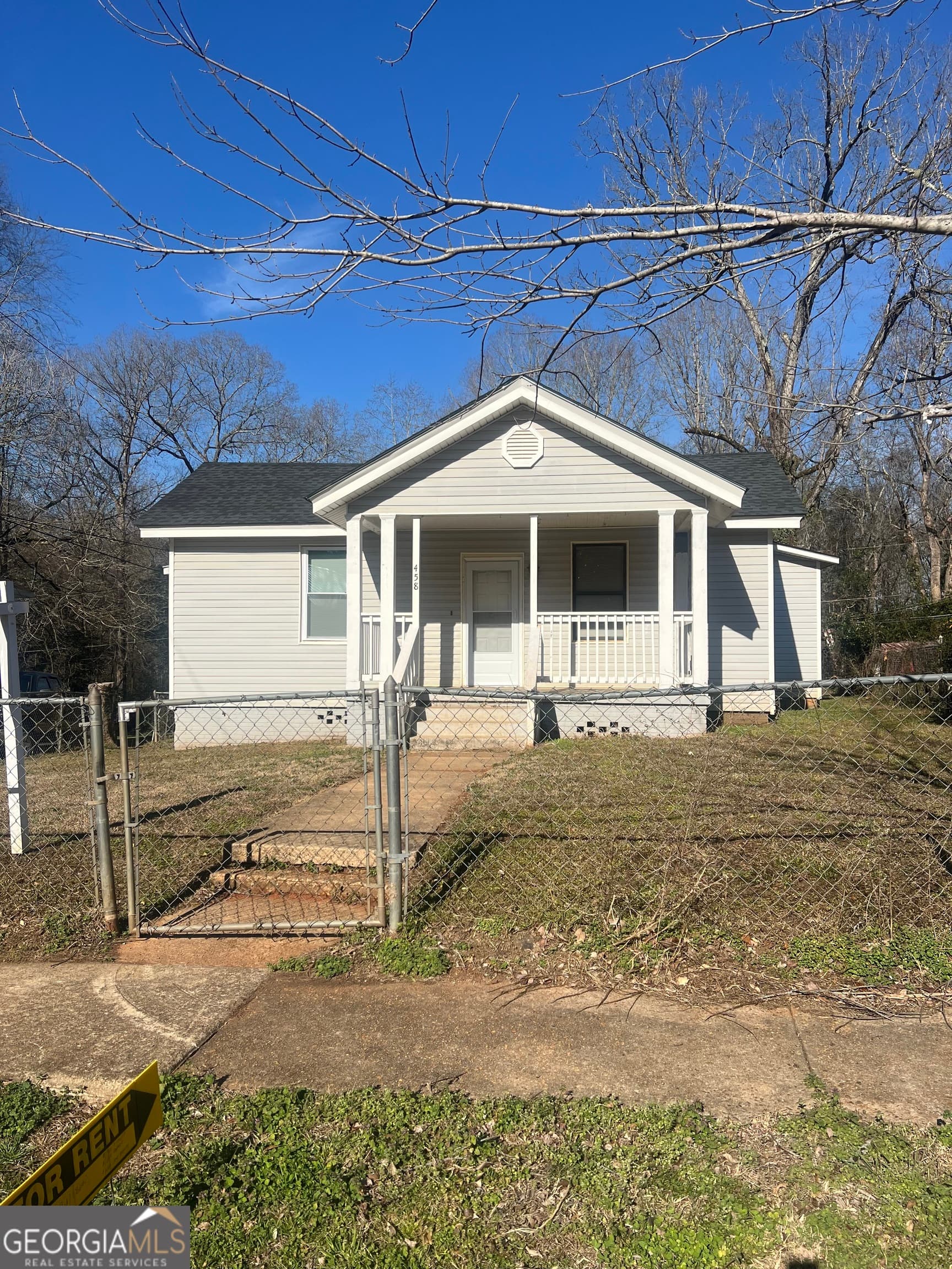 458 E St — photo 2