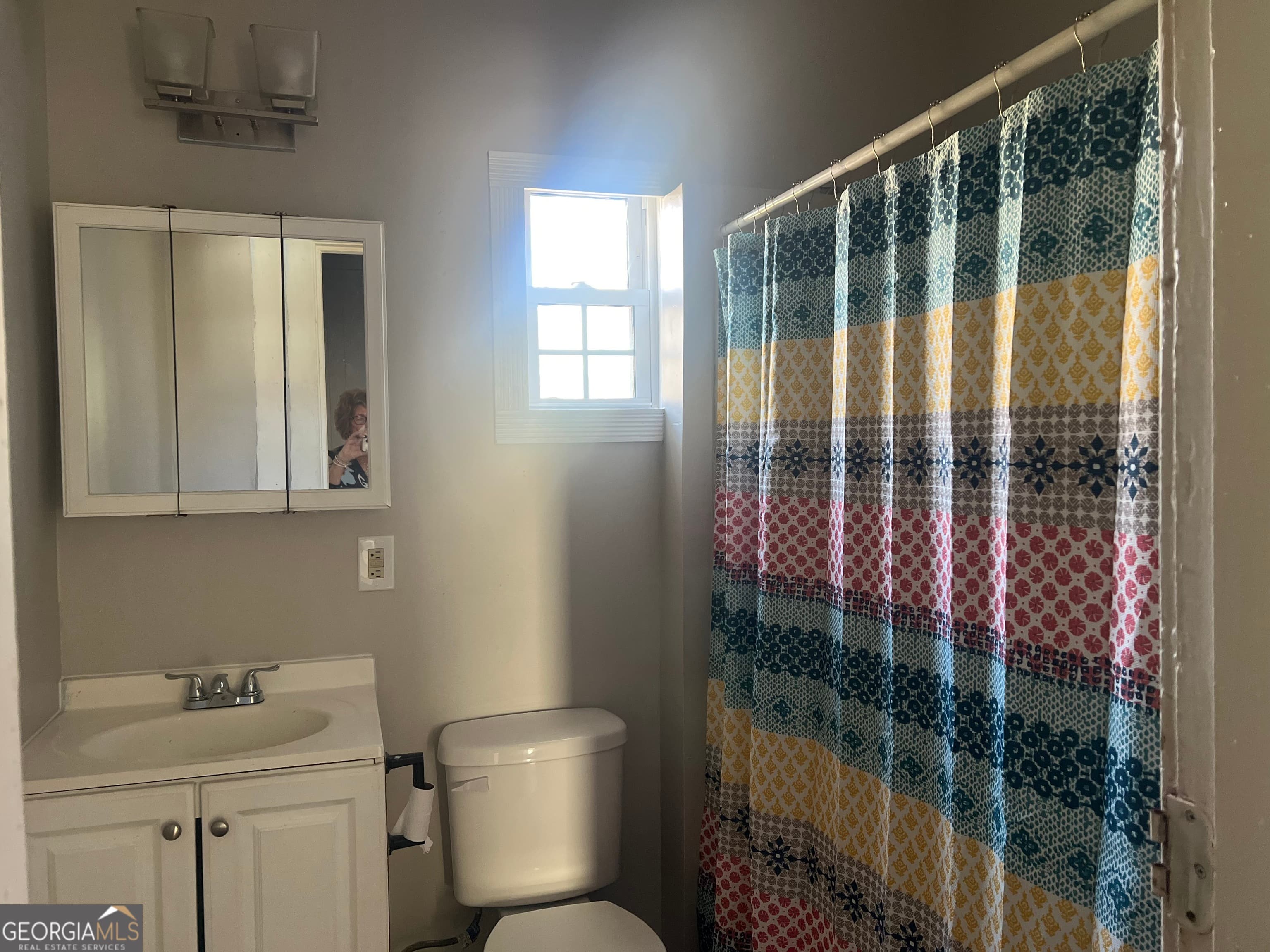 458 E St — photo 11