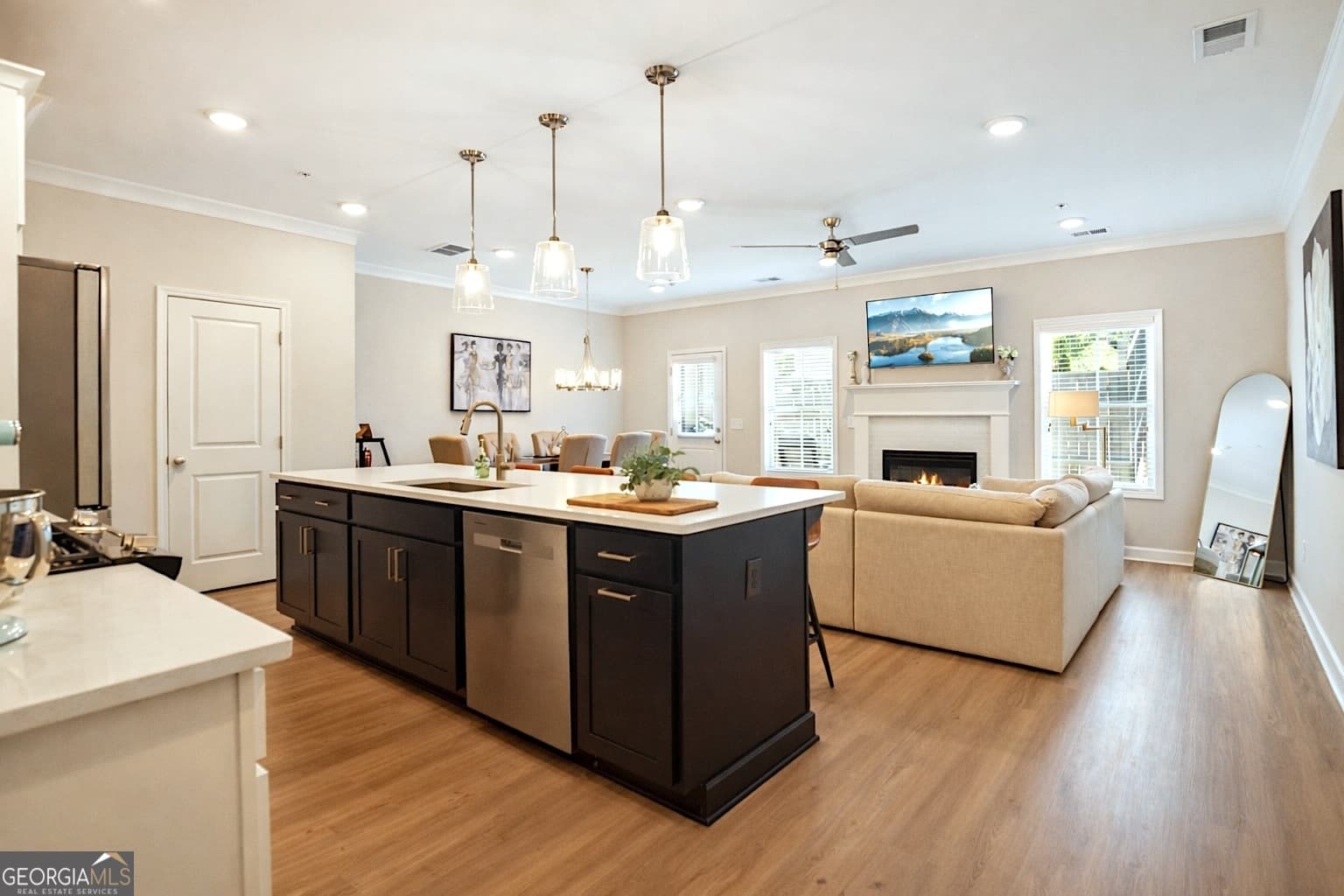 765 Trevett Way — photo 2