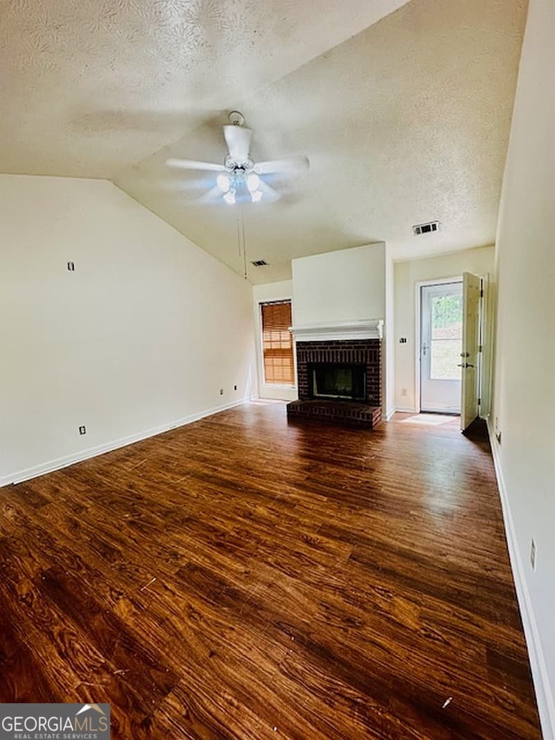 106 Ridgefield Circle — photo 2