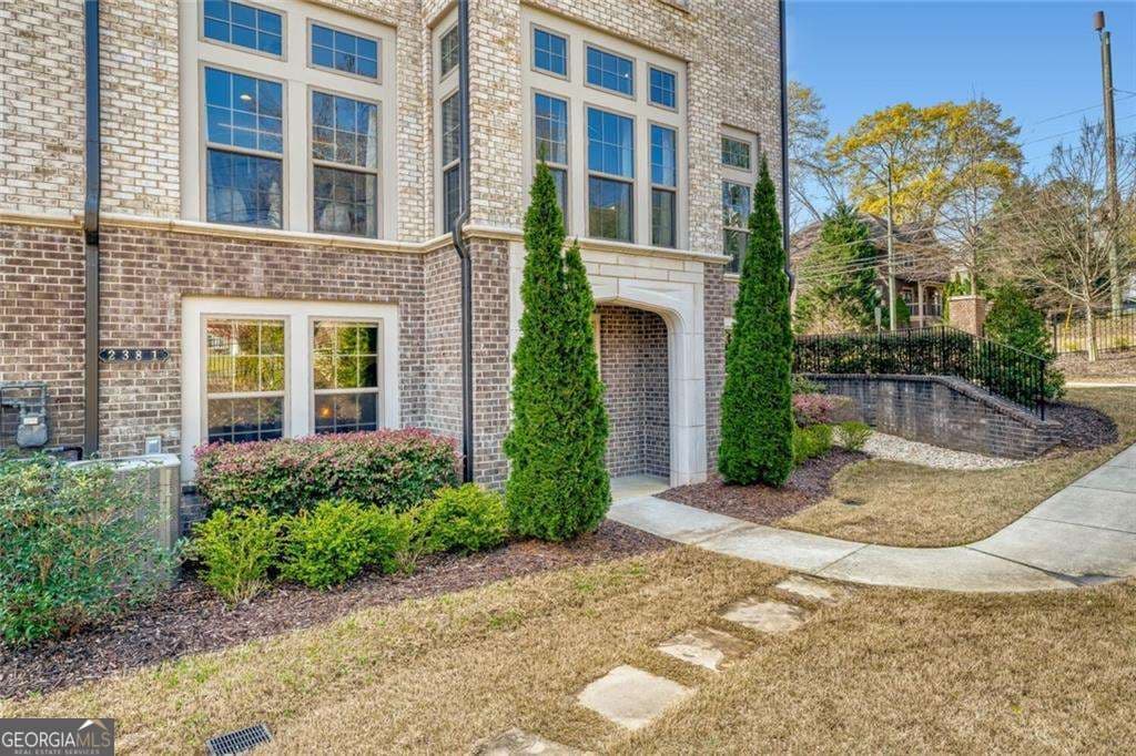 2381 Brissett Ln — photo 2