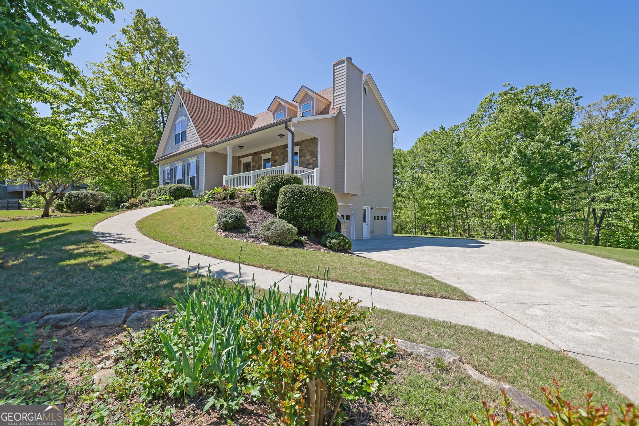 933 Whistler Ln — photo 2