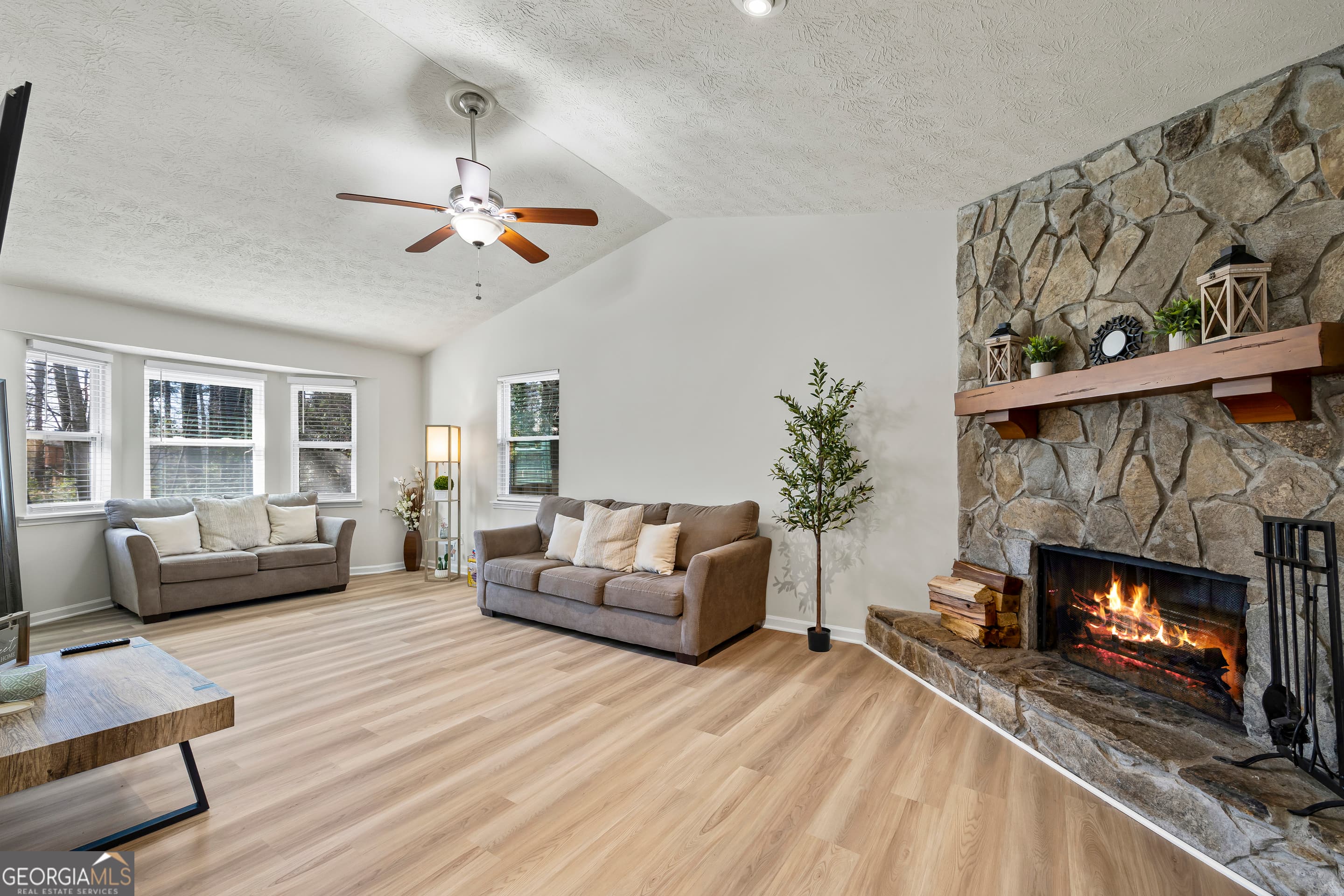 2493 Cherie Glen Rd — photo 2