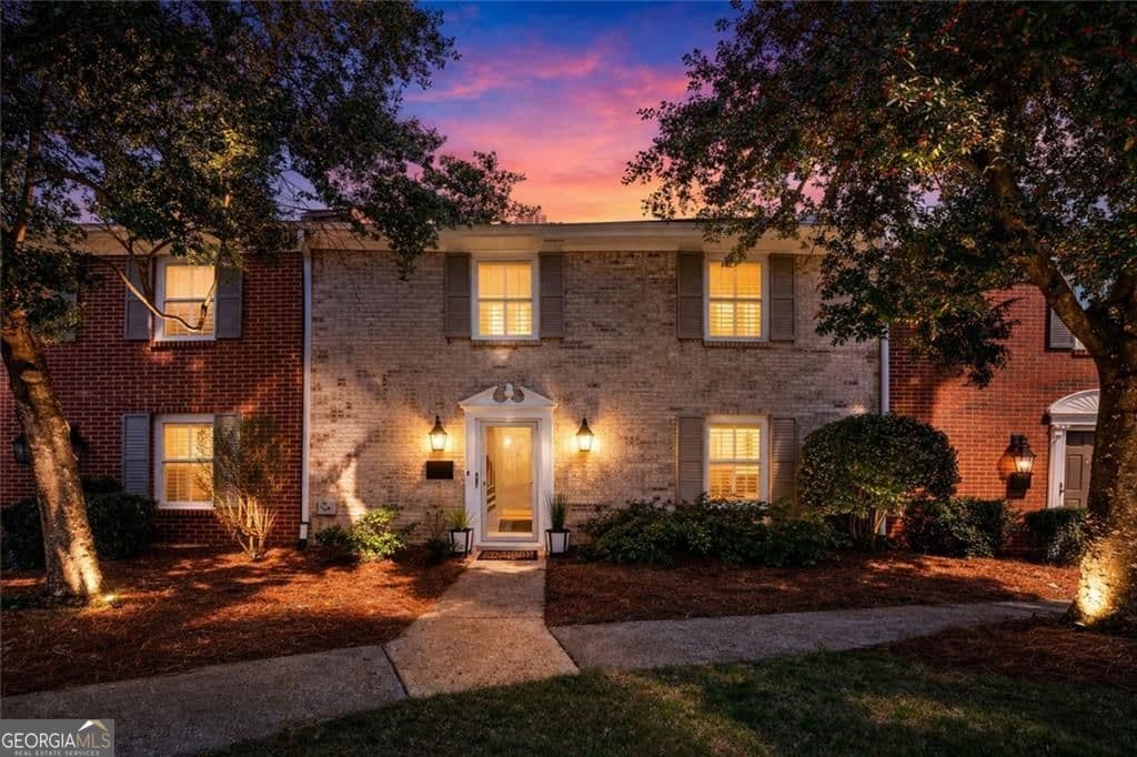 1666 Executive Park Ne Ln — photo 1