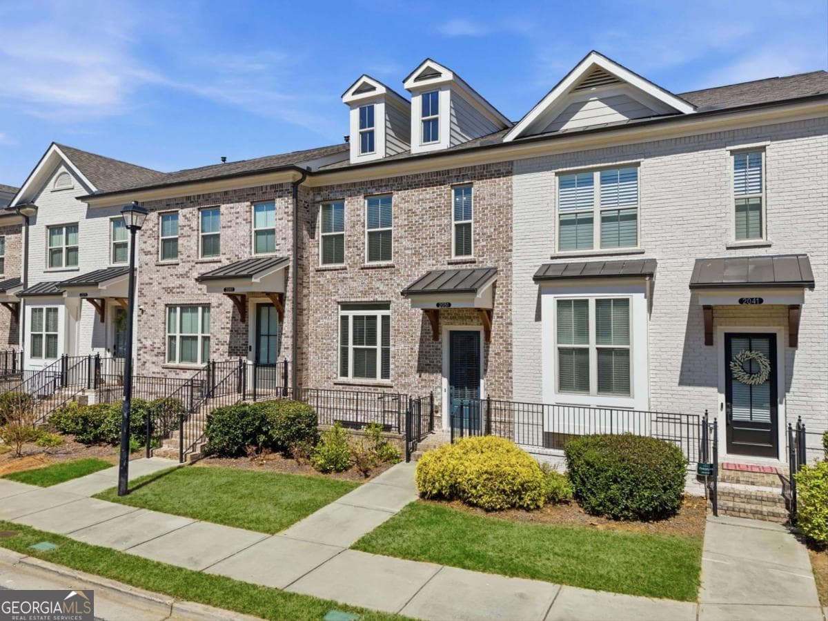 2051 Glenview Park Circle — photo 2