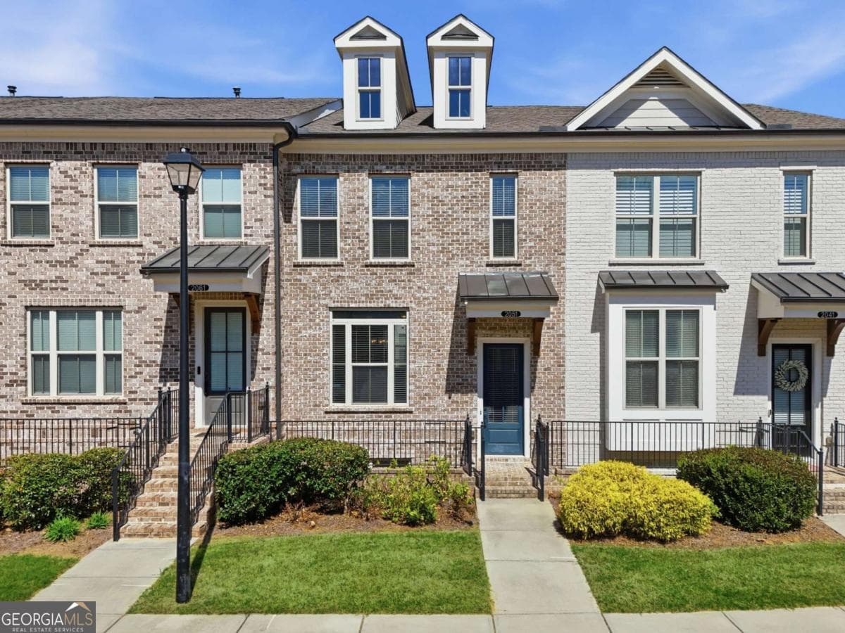 2051 Glenview Park Circle — photo 1