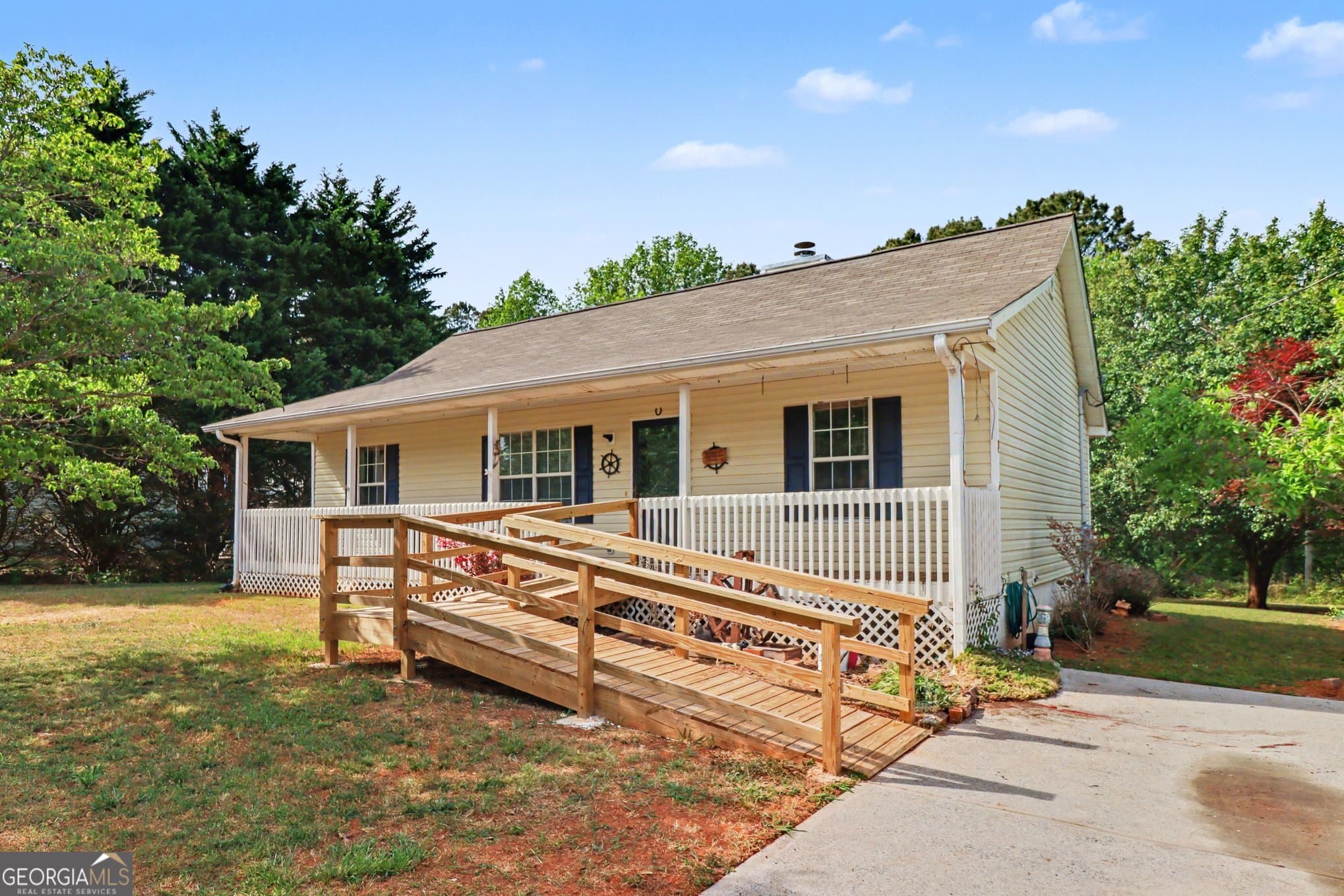 108 Ravenwood Ln — photo 1