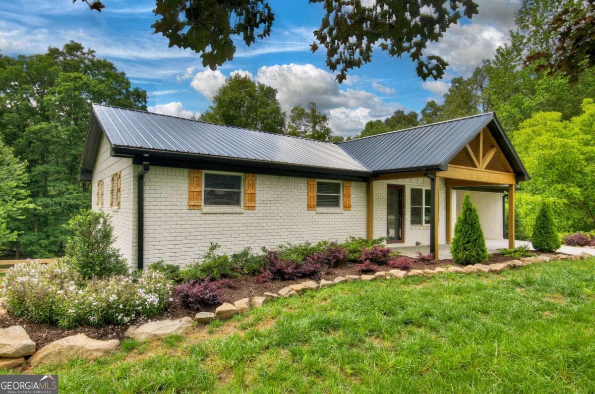 975 Goss Rd — photo 2