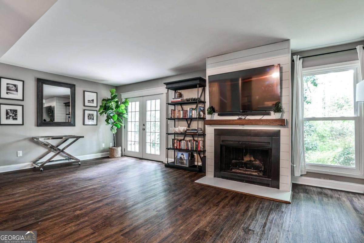 2302 Colonial Ne Dr — photo 2