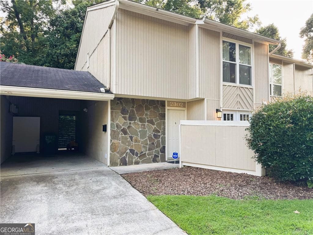 2302 Colonial Ne Dr — photo 1