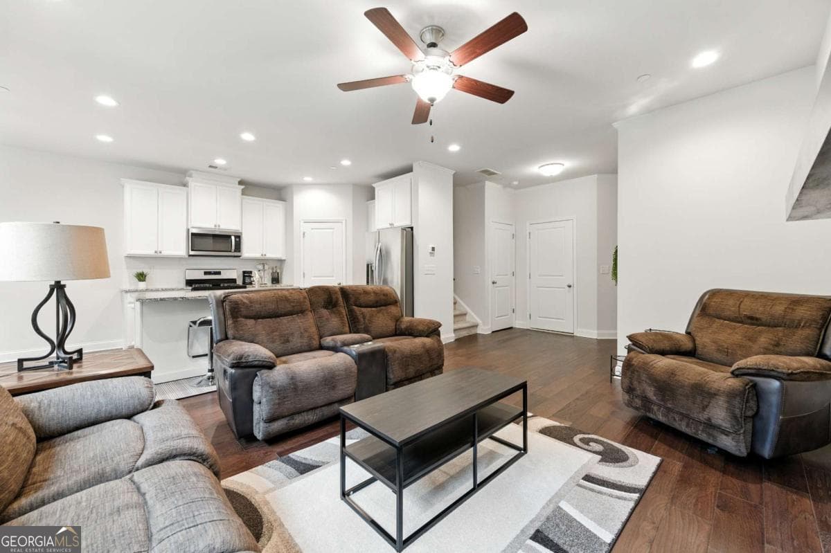 204 Magnolia Creek Way — photo 2