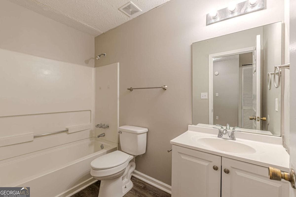 402 Bainbridge Dr — photo 16