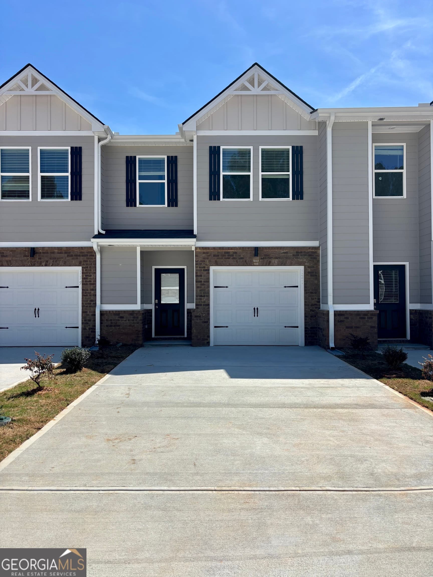 121 Meadowview Dr — photo 1