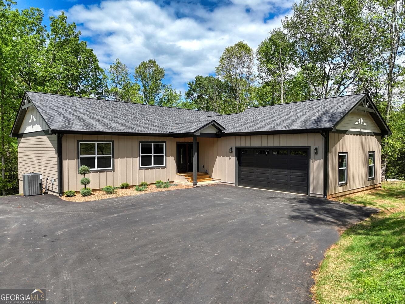 137 Oxford Trail — photo 1