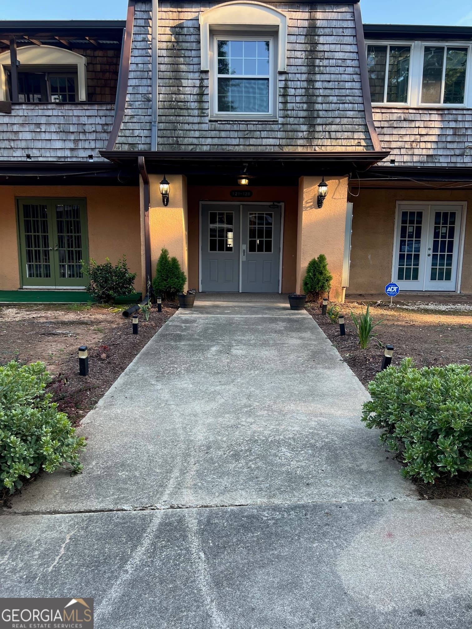 121 Rue Fontaine — photo 1