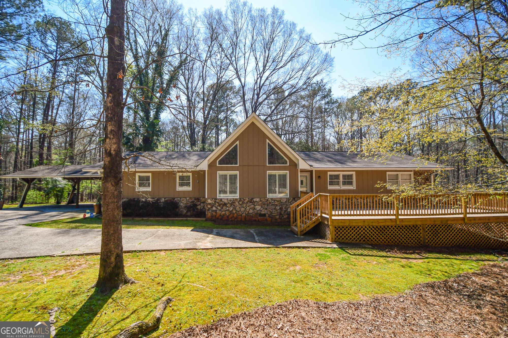 320 Sherwood Rd — photo 1