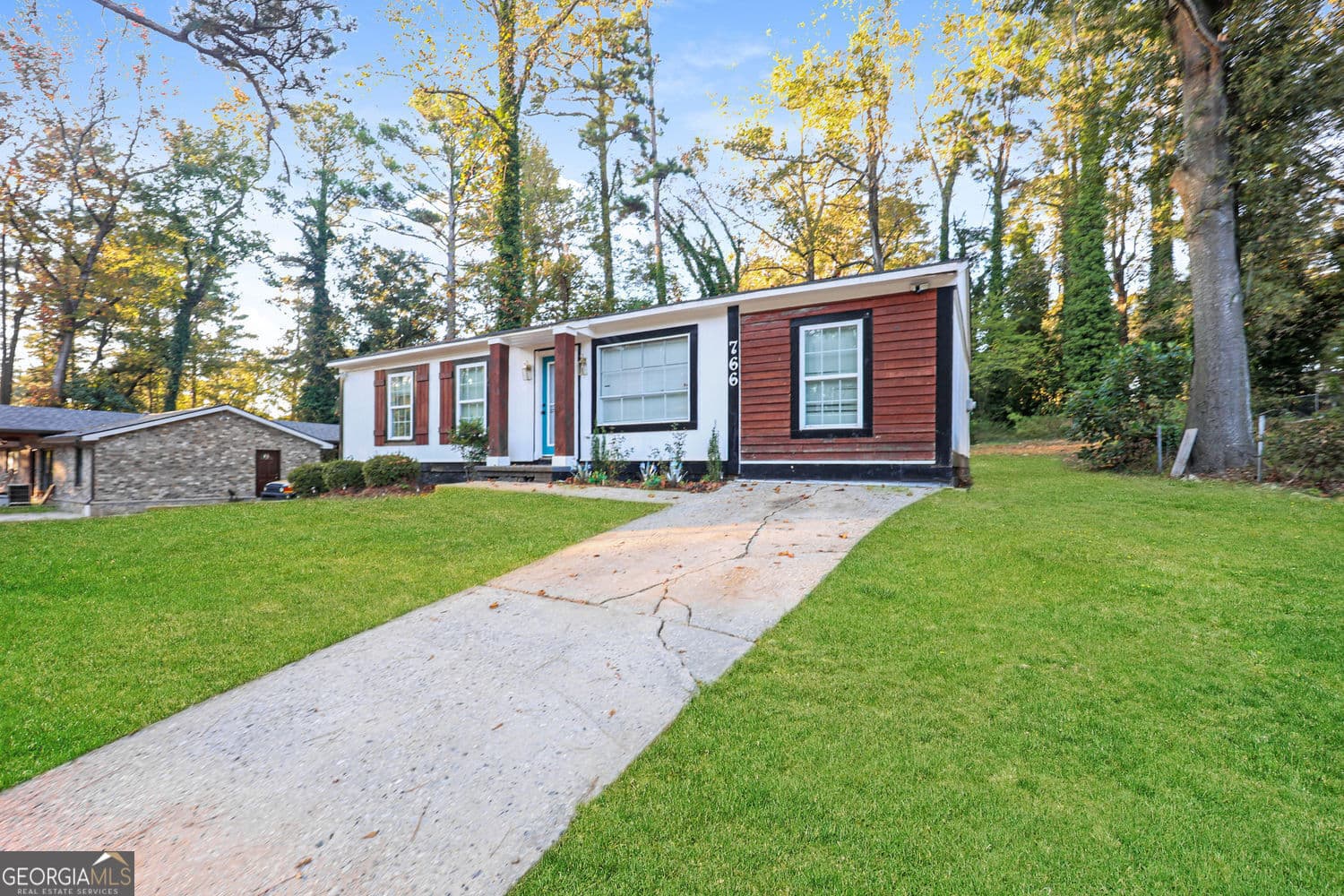 766 Cascade Dr — photo 2