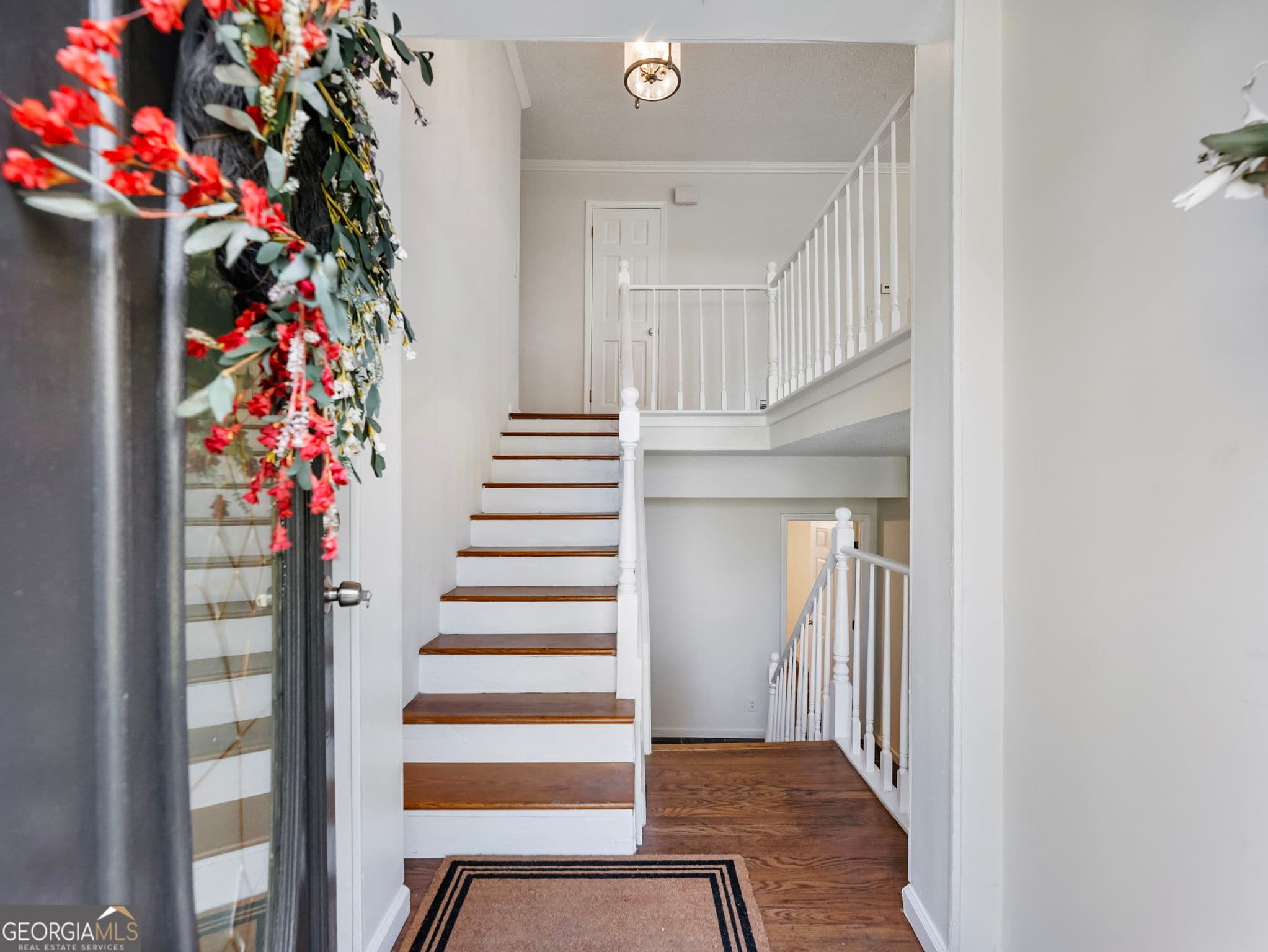 83 Kings Dr — photo 2