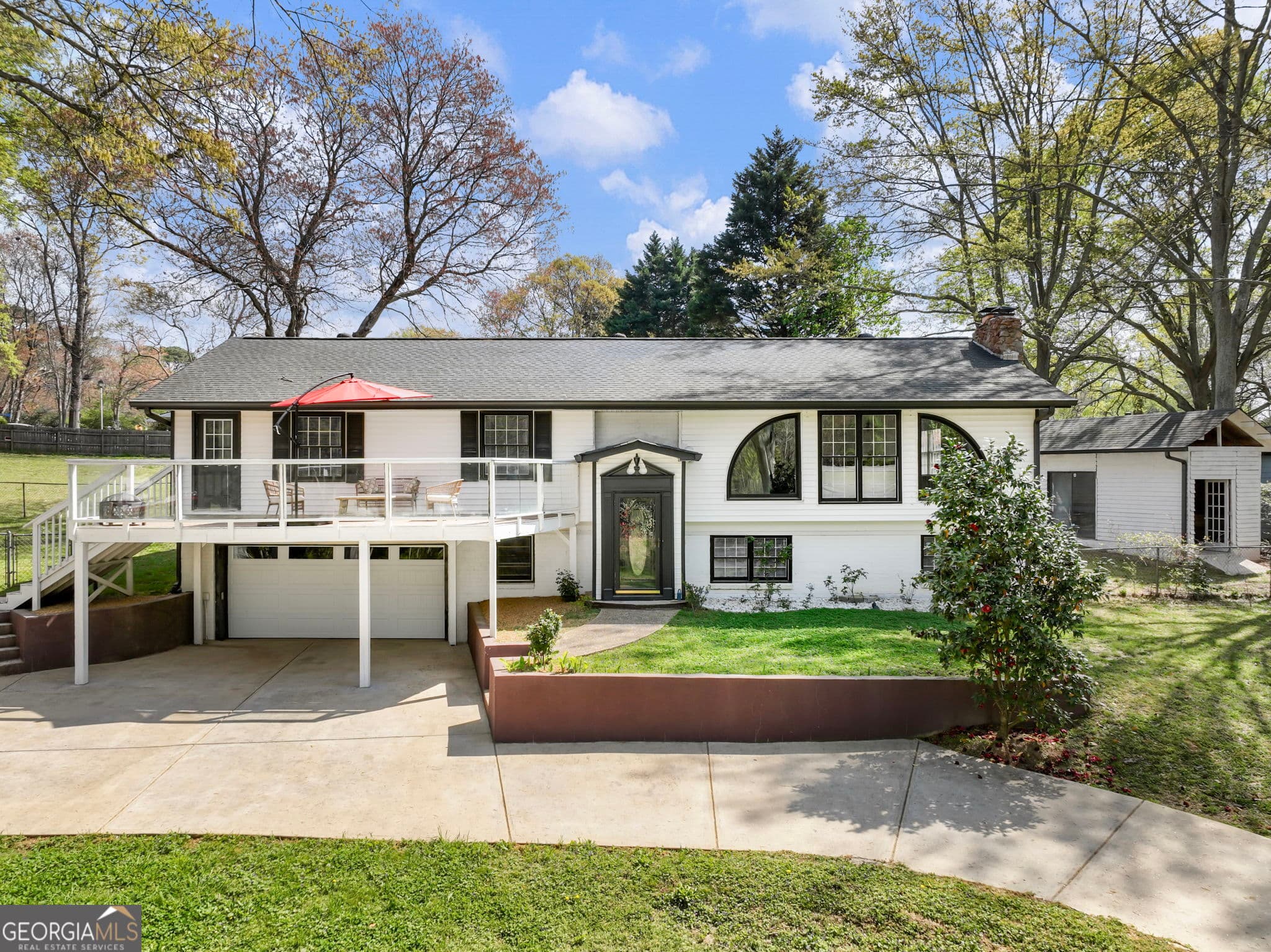 83 Kings Dr — photo 1