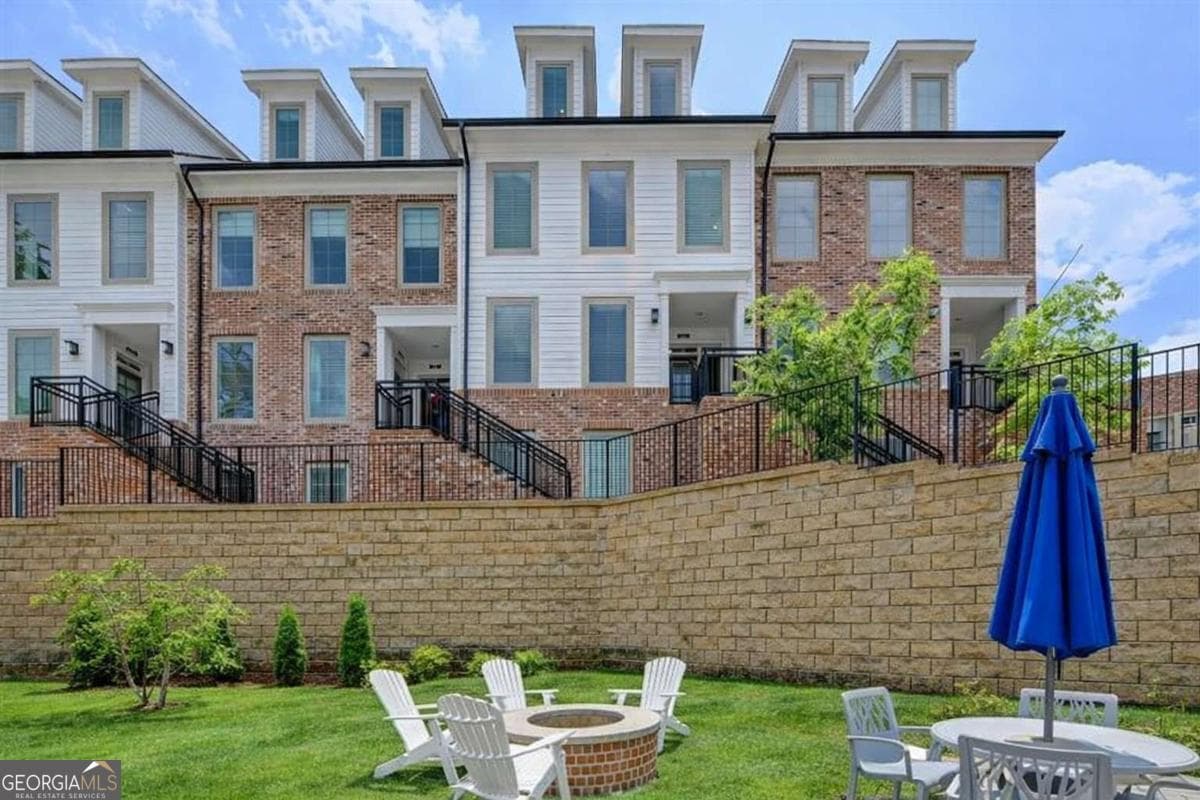 521 Burton Dr — photo 1