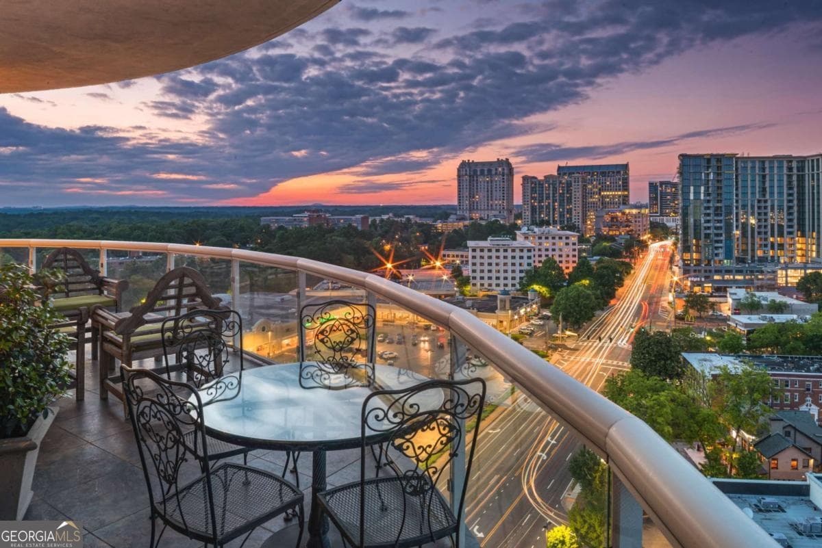 2881 Peachtree Ne Rd 2201 — photo 2