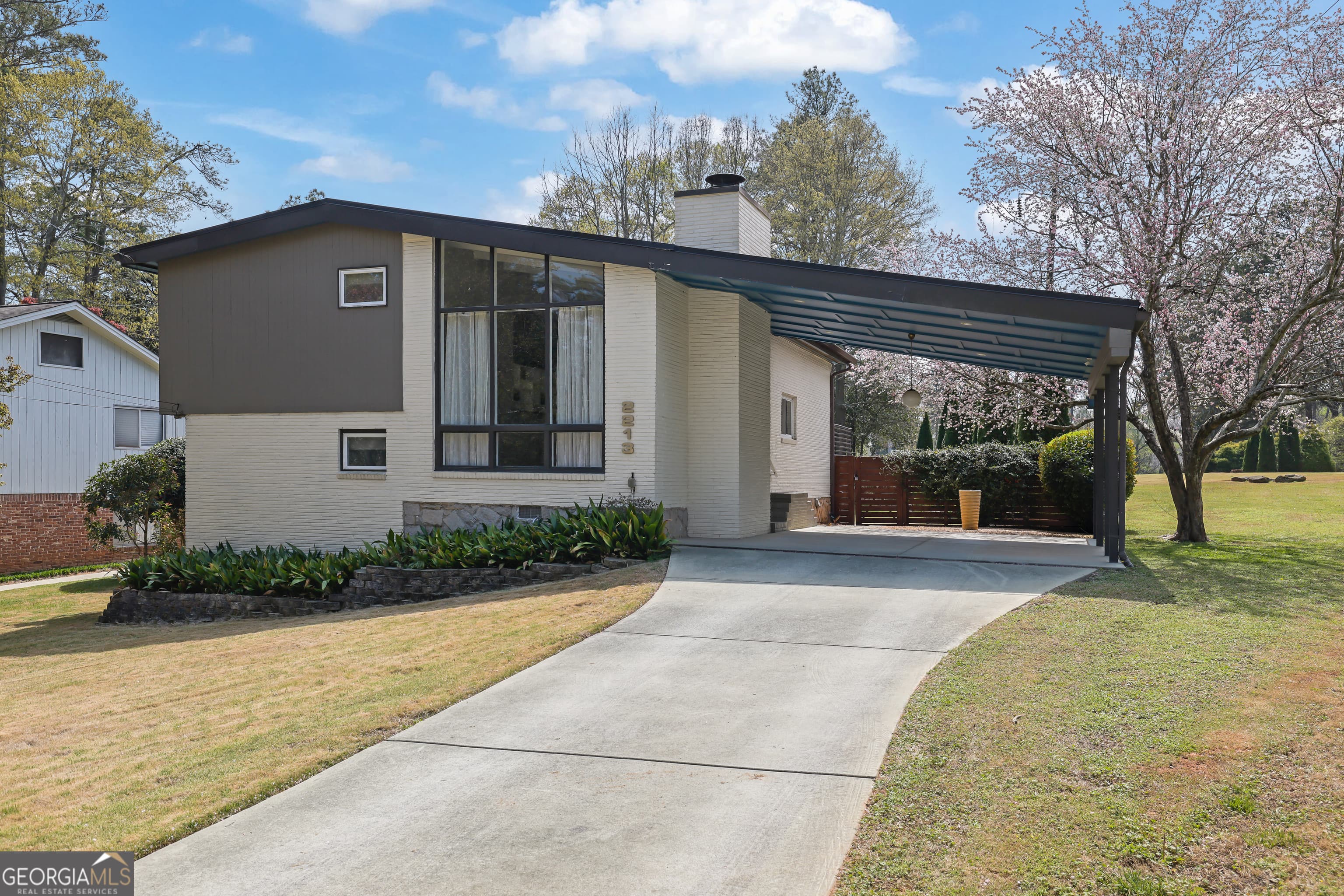 2213 Leafmore Dr — photo 1