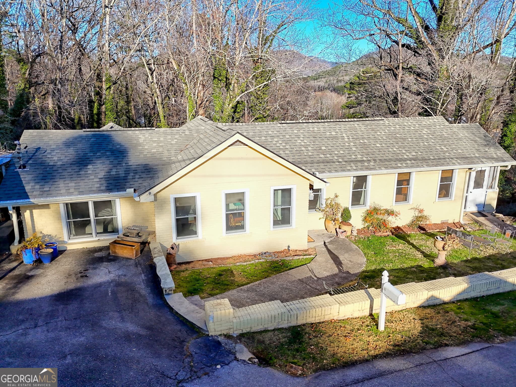 98 Pickett Hill St — photo 1