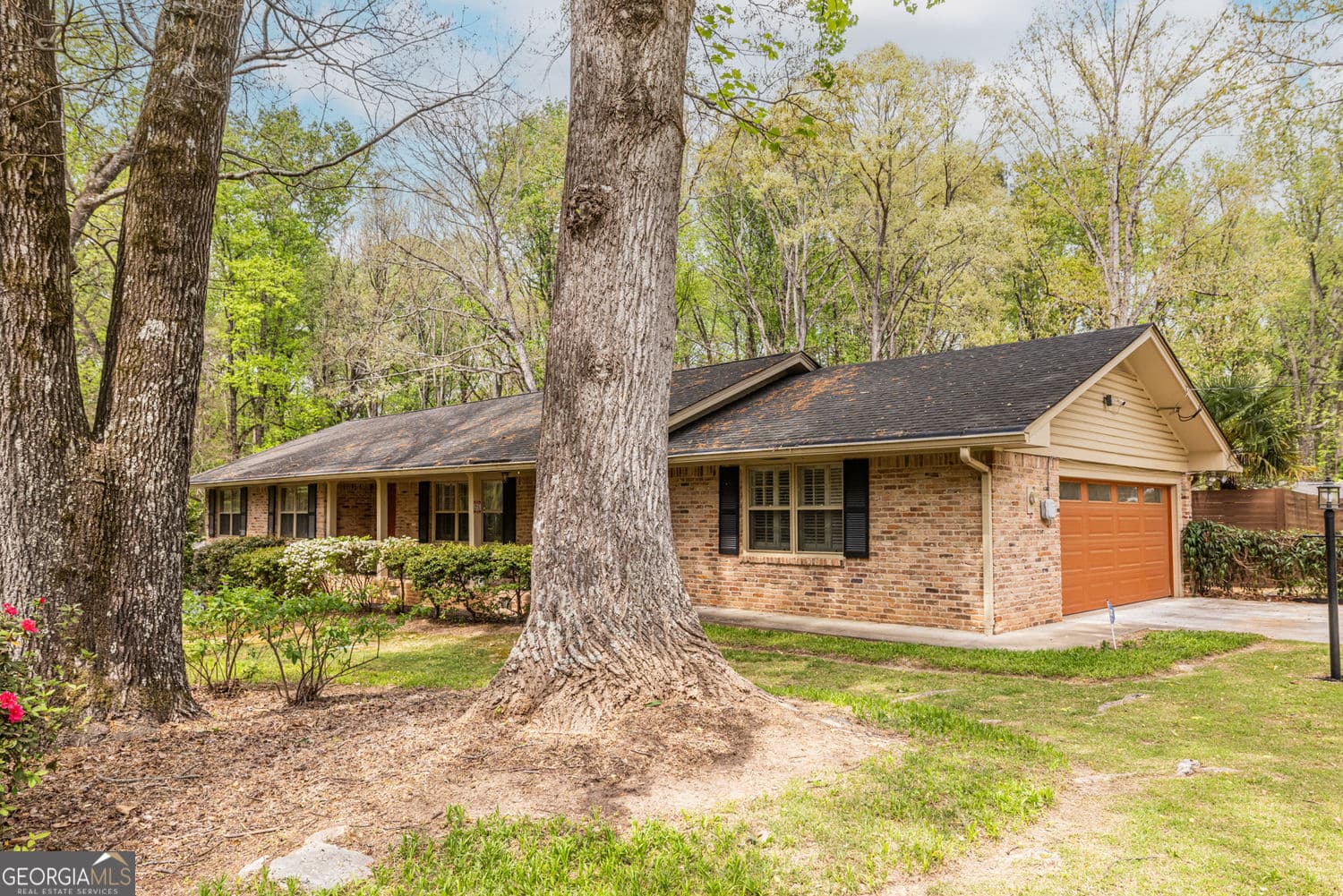 3360 Embry Hills Dr — photo 2