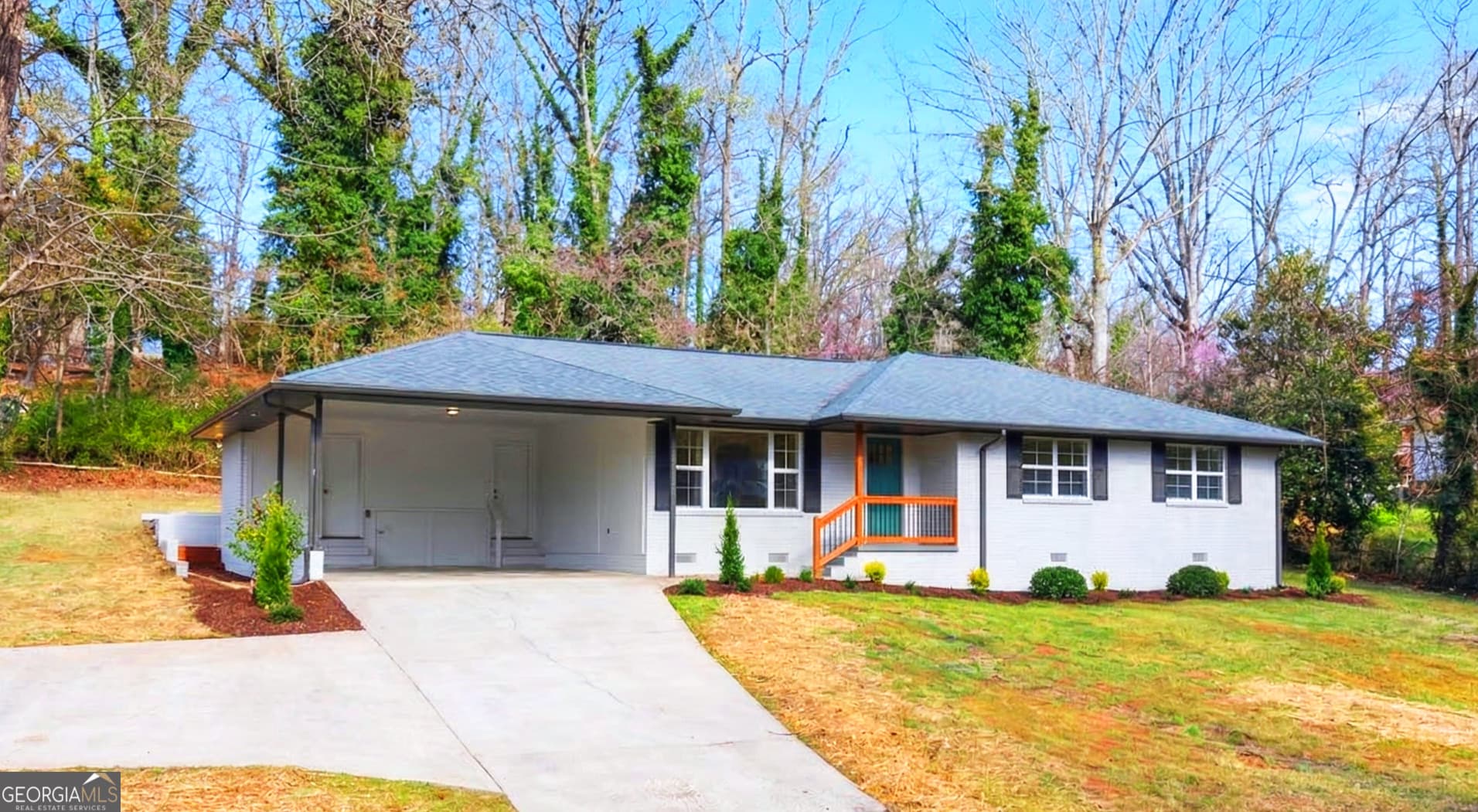 698 Holly Dr — photo 2