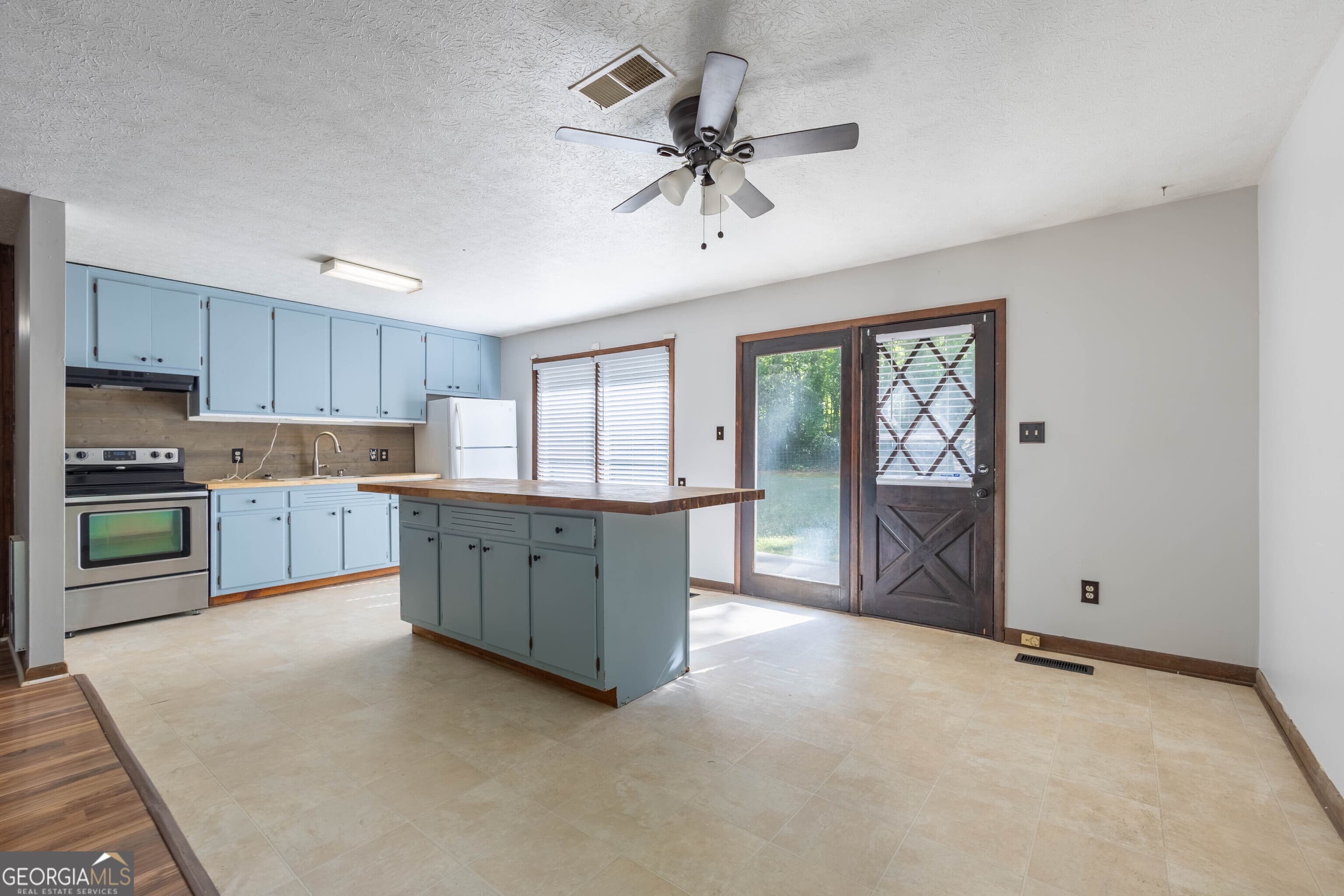 45 Kimberly Dr — photo 2