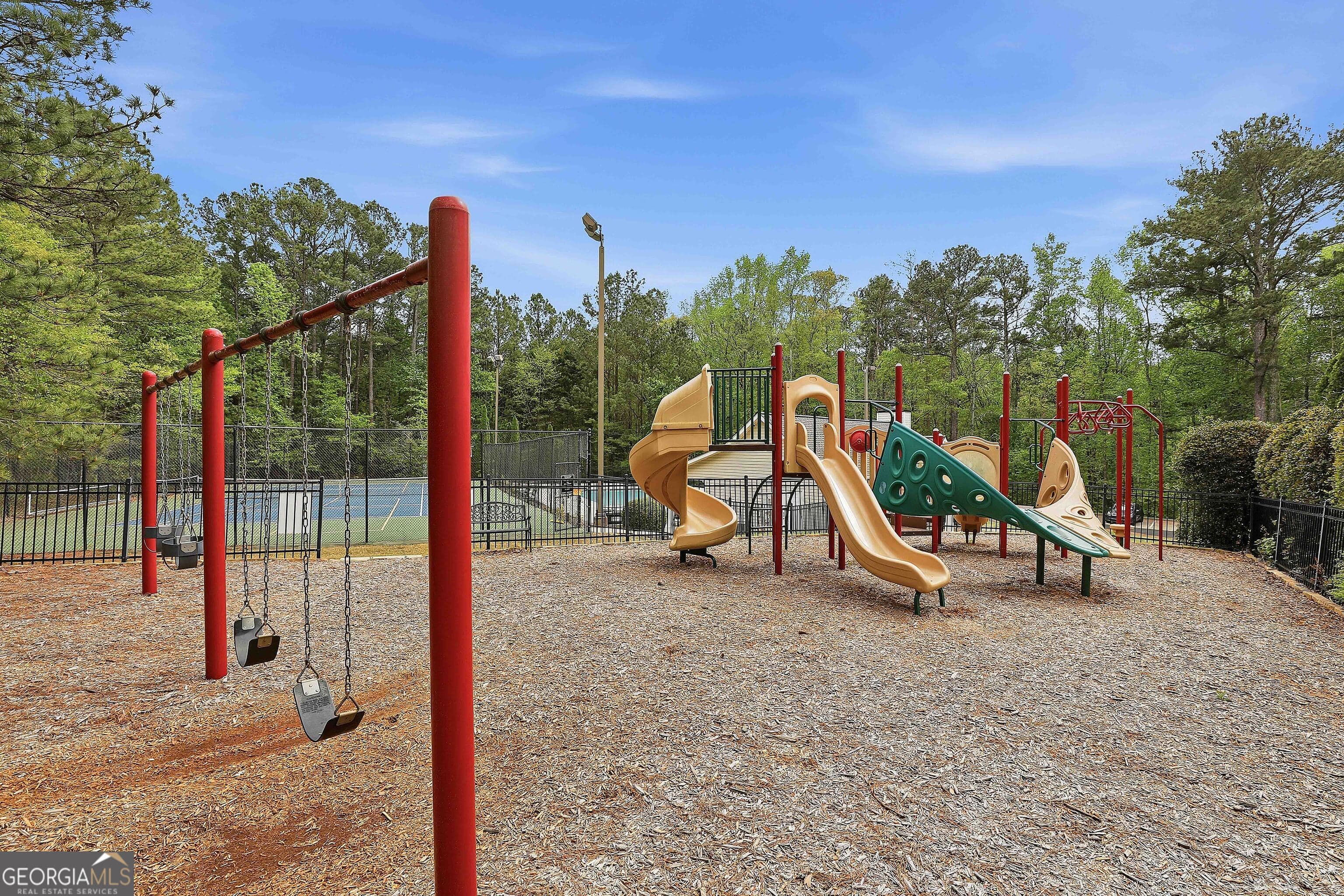 25 Lyndhurst Way — photo 61