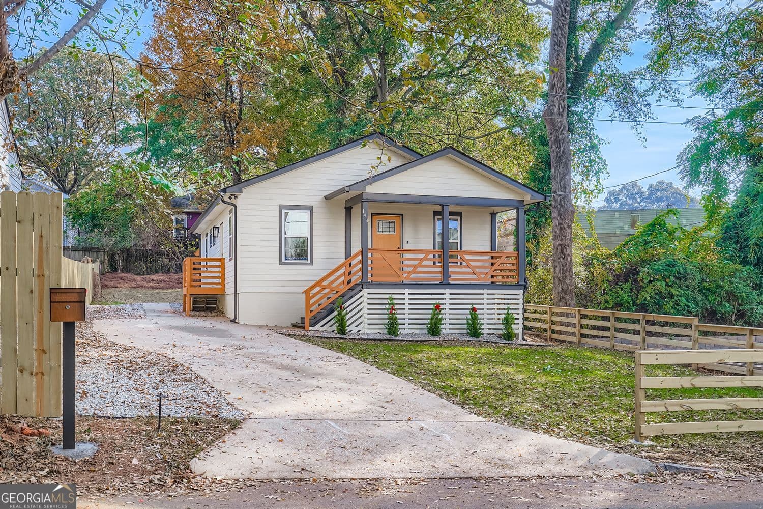 194 Dearborn Se St — photo 2