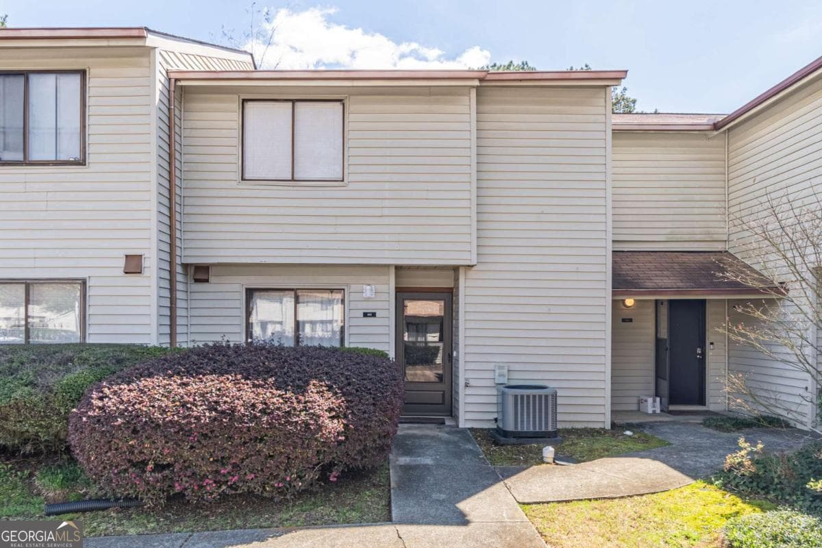 1012 Country Ct — photo 2