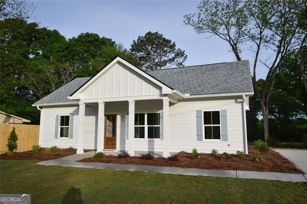 1070 Moreland Dr — photo 2