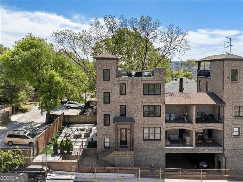 631 Blvd Ne — photo 1