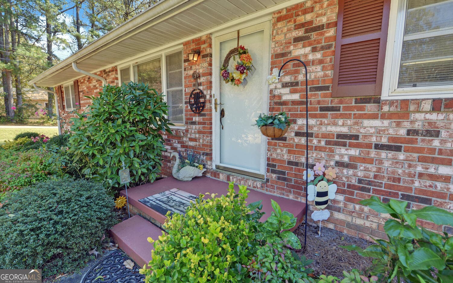 586 Collins Rd — photo 2