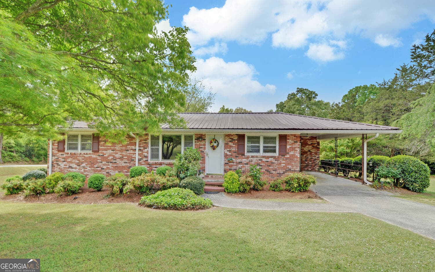 586 Collins Rd — photo 1