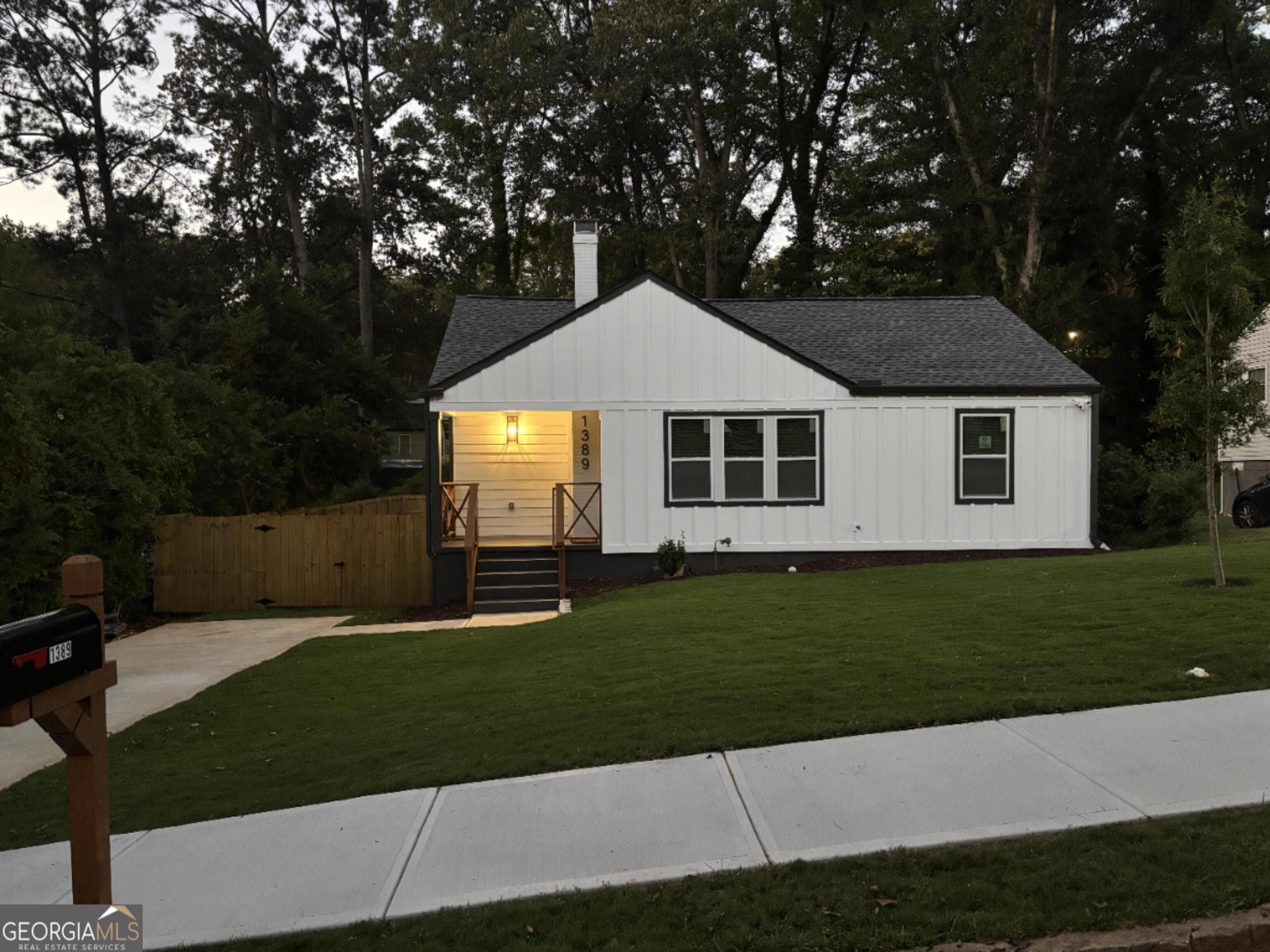 1389 Lanvale Sw Dr — photo 1